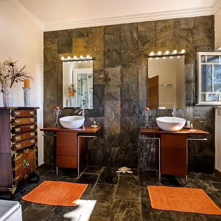 Mauri Luxe - Beautiful Beachfront Holiday home