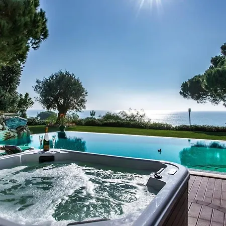 Mauri Luxe - Beautiful Beachfront Holiday home Albufeira