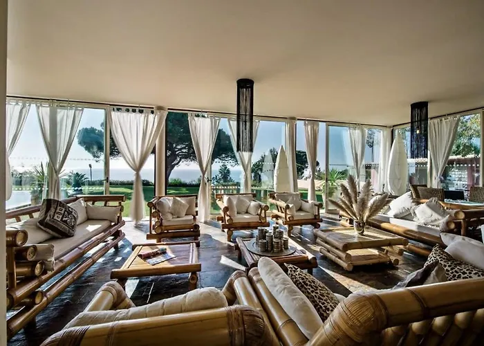 Mauri Luxe - Beautiful Beachfront Holiday home